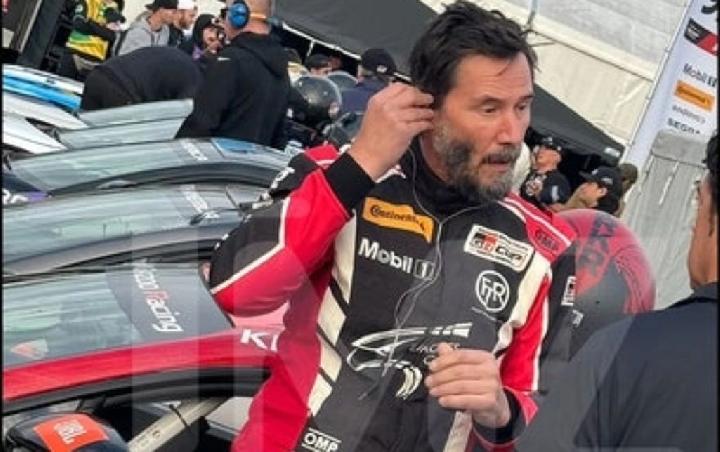 Cerita Aktor Hollywood Keanu Reeves Jalani Debut Balapan Mobil pada Indianapolis Motor Speedway