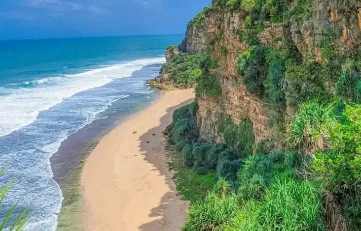 6 Rekomendasi Pantai Hidden Gem pada Indonesia, Surga Tersembunyi yang mana dimaksud Diburu Pencinta Alam