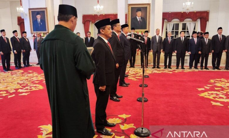 Dasar hukum juga pembentukan menteri di dalam Undang-undang di Indonesi