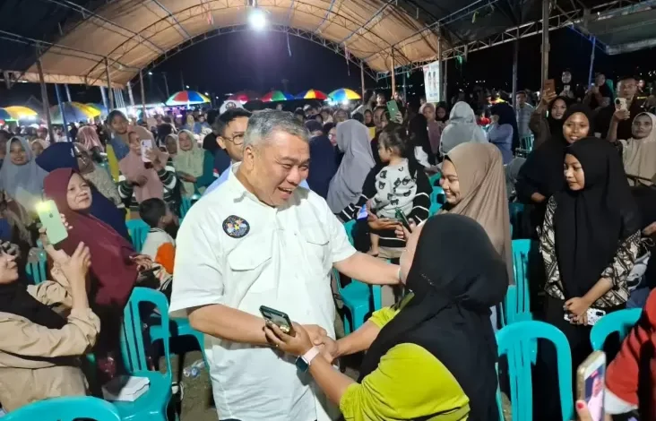Hadiri Kampanye Dialogis, Cagub Sulteng Ahmad Ali Jadi Rebutan Warga di area di Huntap Petobo