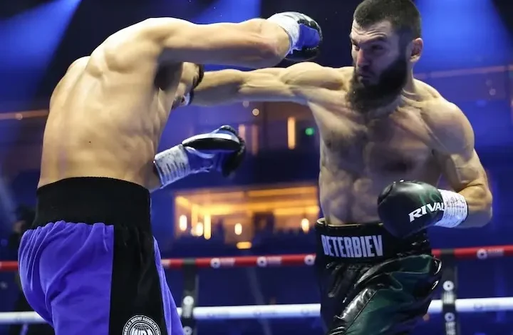 Kejayaan Artur Beterbiev Atas Dmitry Bivol Bukan Perampokan, Robert Garcia: 2 Ronde Terakhir Jadi Pembeda