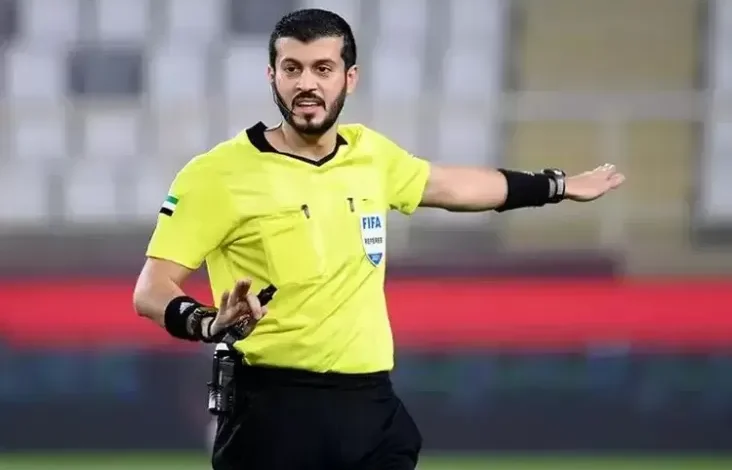 Konspirasi di tempat tempat Balik Peluit: Perangkat Genggam Kompetisi China vs Timnas Indonesia Dipimpin Wasit dari Timur Tengah