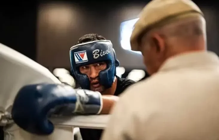 Masa Kecil Dmitry Bivol, Bertinju dengan Sepatu Balet kemudian Bertarung di dalam di Jalanan