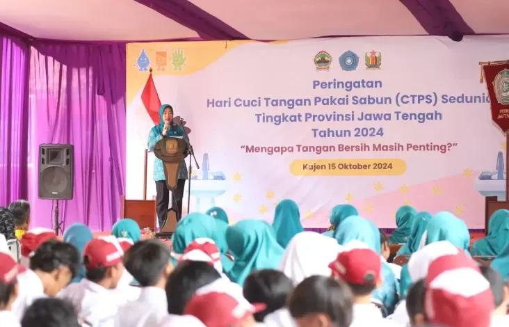Pj Ketua TP PKK Jateng Peringati Hari CTPS Bersama Bermacam-macam Anak SD di tempat pada Pekalongan