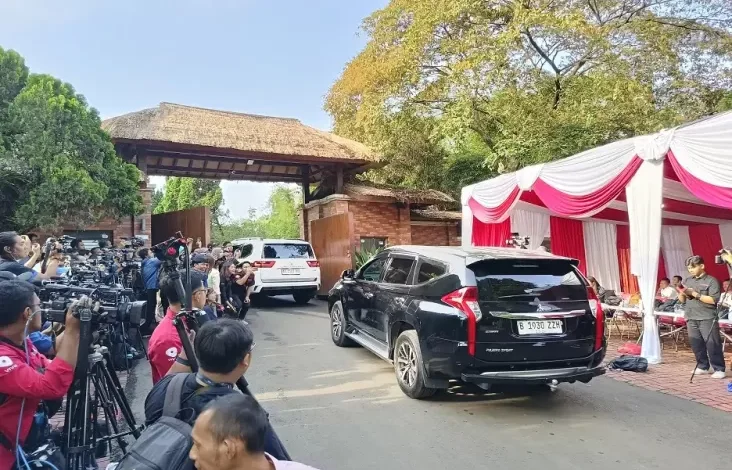 Wapres Terpilih Gibran Tiba pada Kediaman Presiden Terpilih Prabowo pada Hambalang