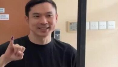 3 Potret Harvey Moeis Nyoblos pada Penjara, Terlihat Makin Glowing
