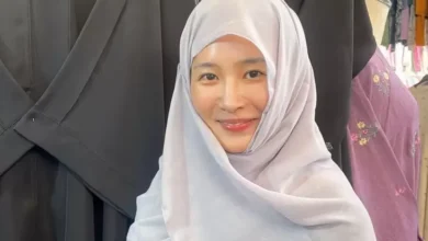 5 Potret Yuri SNSD Kenakan Hijab, Curi Perhatian ketika pada Arab Saudi
