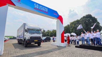50 Isuzu Menemani pada pada Jalan, Konvoi 50 Kendaraan juga juga Tanam 50 Pohon