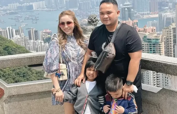7 Fakta Nicola Reza Samudra, Suami Momo Eks Geisha yang tersebut mana Beri Hadiah Stadion untuk Anak