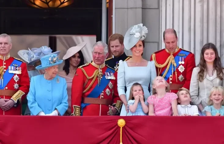 Konsekuensi Megxit Terhadap Keluarga Kerajaan Inggris, Pergeseran Tradisi juga juga Dinamika Internal