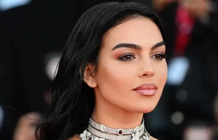 Georgina Rodriguez Rutin Memasukkan Wajah ke Air Es, Apa Manfaatnya?