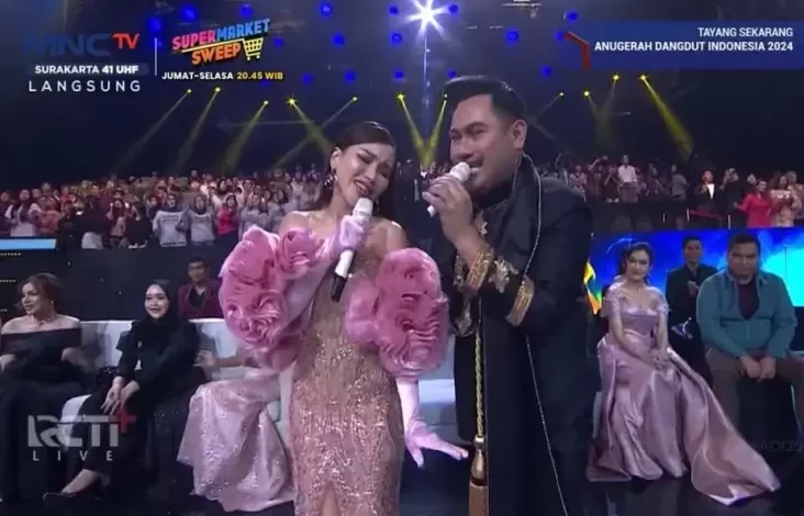 King Nassar dan juga juga Ayu Ting Ting Kompak Buka Acara Anugerah Dangdut Indonesia 2024