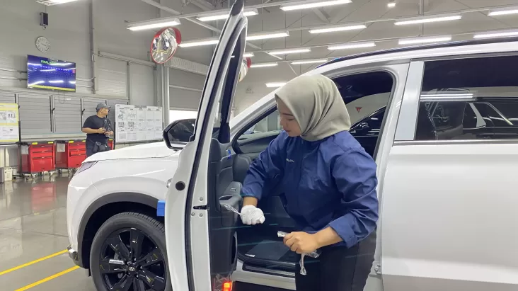 Lebih Sabar juga Teliti, Alasan Hyundai Percayakan Pekerja Wanita Lakukan Pengecekan Akhir di dalam tempat Pabrik