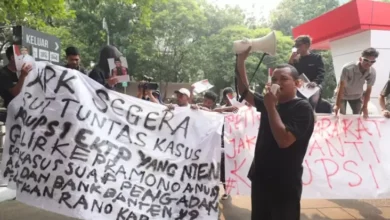 Massa Gelar Aksi di dalam di KPK, Pertanyakan Kasus Dugaan Korupsi e-KTP kemudian Alkes Banten