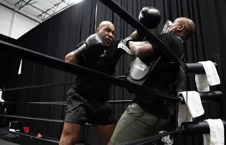 Mike Tyson KO Jake Paul pada 40 Detik!