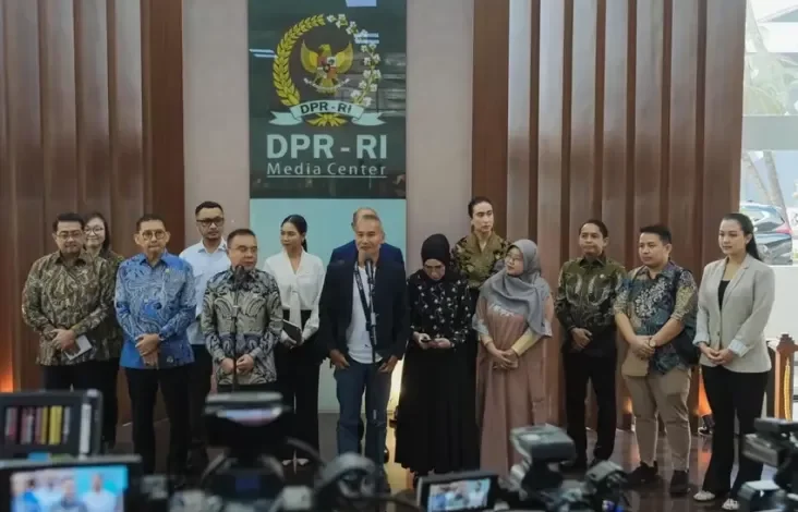 otoritas dan juga juga DPR Dukung Film Women From Rote Island Mendunia