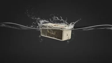 Speaker Portable Hal ini adalah dapat Diajak Berenang Bahkan Ditenggelamkan di tempat area Air