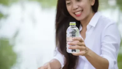 7 Cara Memilih Air Mineral yang digunakan Optimal kemudian Aman untuk Aspek Aspek Kesehatan