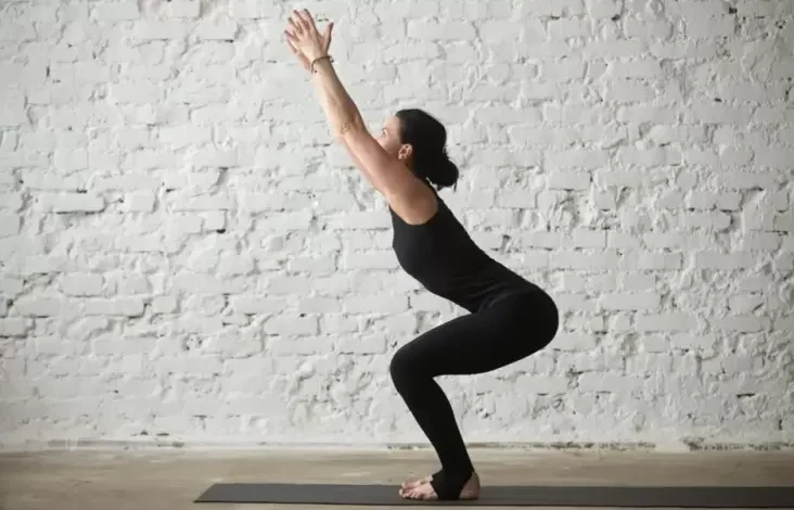 7 Aksi Yoga untuk Meredakan Nyeri Lutut, Mudah Dilakukan dalam tempat Rumah