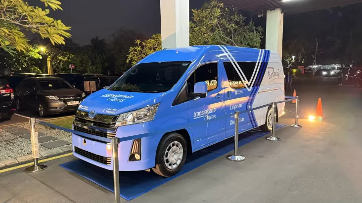 Butuh Mobil Lapang untuk Keluarga Besar? Ini adalah adalah 8 Rekomendasi Mobil 10 Penumpang