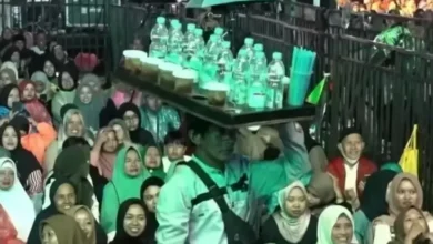 Ekspresi Bapak Penjual Es yang mana digunakan Dipermalukan Gus Miftah pada Depan Banyak Orang Jadi Sorotan