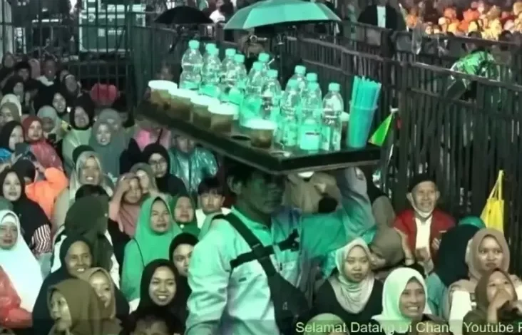 Ekspresi Bapak Penjual Es yang mana digunakan Dipermalukan Gus Miftah pada Depan Banyak Orang Jadi Sorotan