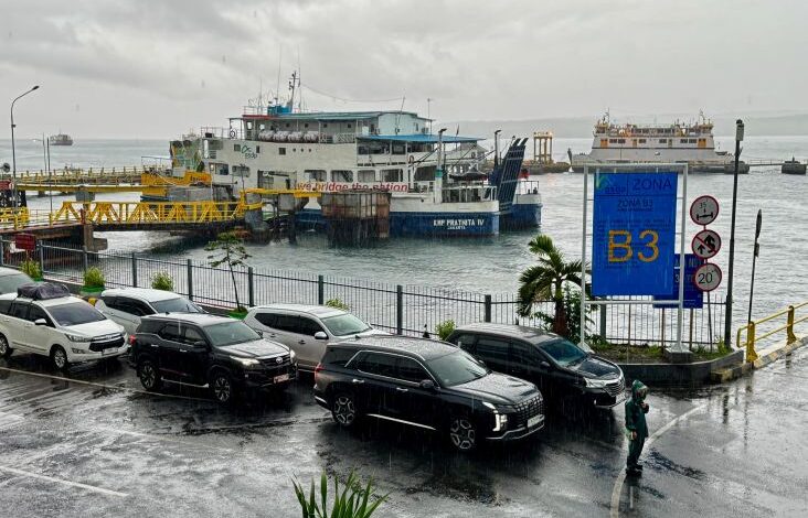 H-4 Libur Nataru, Penumpang Penyeberangan Jawa ke Bali Turun 26%