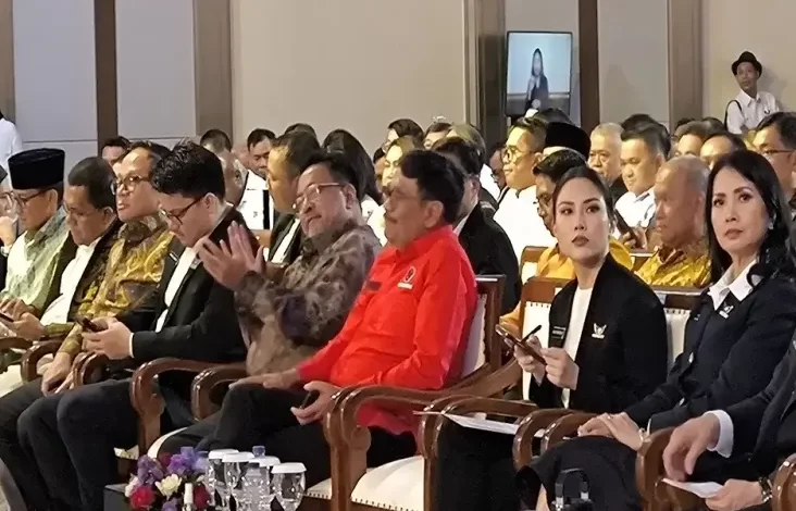 Kenakan Batik Coklat, Rano Karno Hadiri HUT ke-10 Partai Perindo