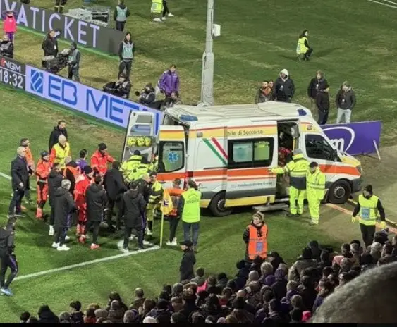 Mencekam! Pemain Kolaps pada Lapangan, Duel Inter vs Fiorentina Dihentikan