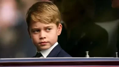 Pangeran George Frustrasi dengan Satu Pelajaran pada tempat Sekolah, Memungut Sampah