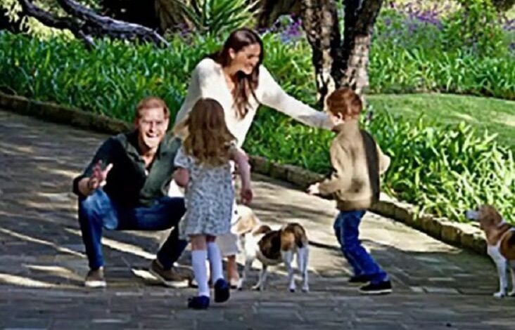 Pangeran Harry kemudian Meghan Markle Ikut Perilisan Kartu Natal, Perlihatkan Keluarga Sempurna
