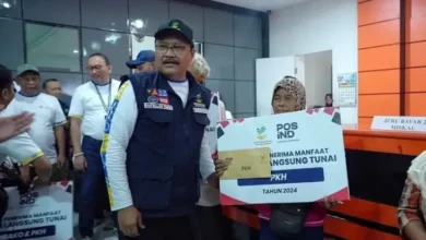 Peringati HKSN 2024, Mensos Gus Ipul Hadiri Penyaluran Bansos PKH Sembako pada Sleman