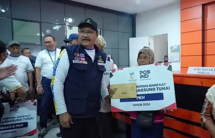 Peringati HKSN 2024, Mensos Gus Ipul Hadiri Penyaluran Bansos PKH Sembako pada Sleman