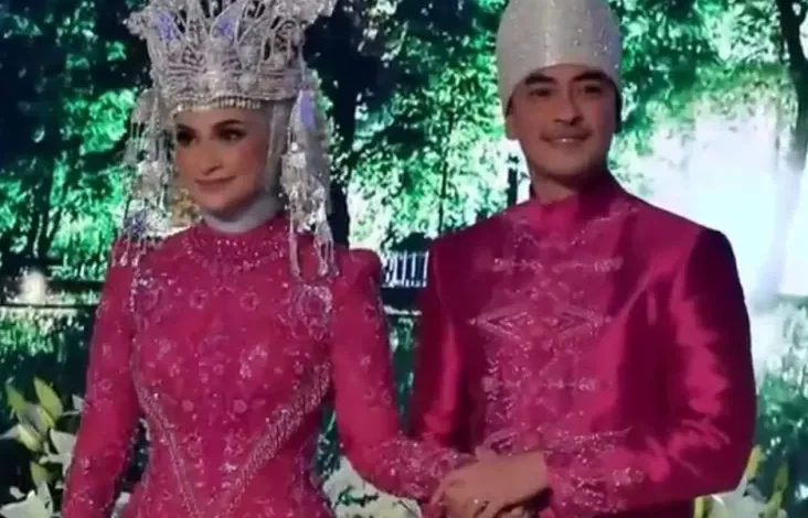 Zumi Zola kemudian juga Putri Zulhas Gelar Resepsi Adat Jambi, Verrell Bramasta kemudian Eko Patrio Jadi Among Tamu