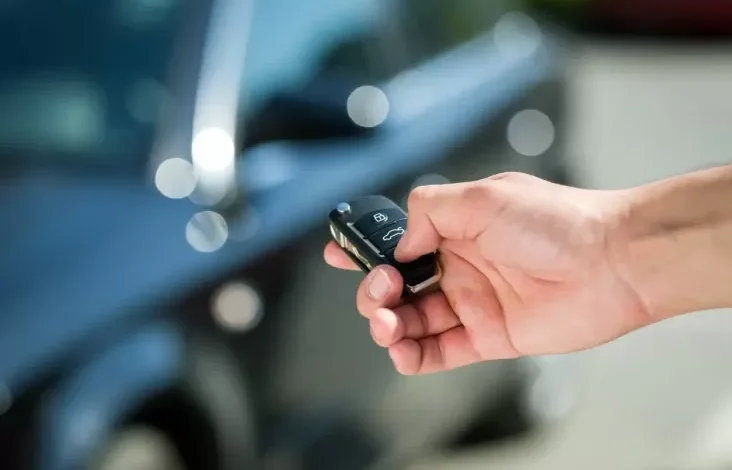 Apa yang mana digunakan Dilakukan Jika Kunci Utama Penting Mobil Tertinggal di dalam area dalam?