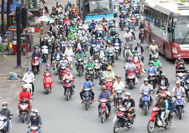 Bisa Diterapkan pada di Indonesia, Aturan Baru Vietnam Bikin Pengendara Mikir Dua Kali Buat Terobos Lampu Merah