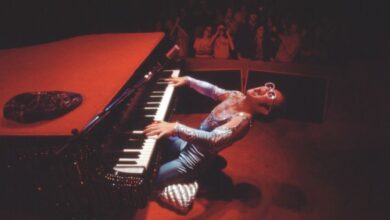 Elton John Yakin Teknologi Artificial Intelligence Akan Merampas Penghasilan Artis