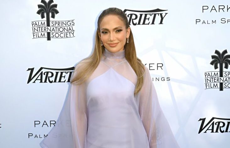 Jennifer Lopez Sumbangkan Pakaian untuk Korban Kebakaran pada Los Angeles