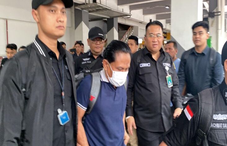 Kasus Ronald Tannur, Eks Ketua PN Surabaya Tiba di tempat tempat Bandara Halim Langsung Dibawa ke Kejagung