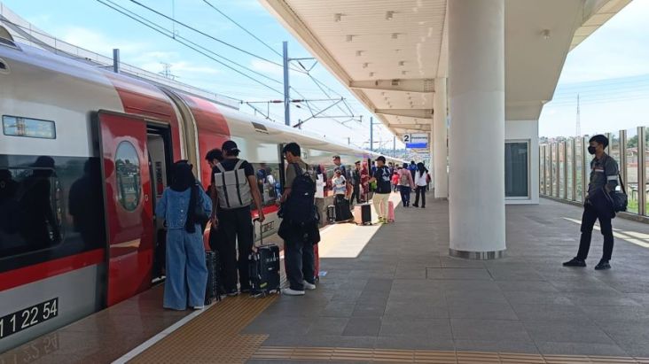 KCIC Jual 370.000 Tiket Kereta Cepat sekali sekali Whoosh Saat Libur Nataru