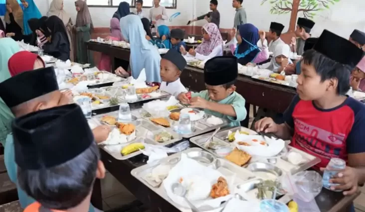 Kemenag Terbitkan Surat Edaran Panduan Makan Bergizi Gratis di dalam area Pesantren