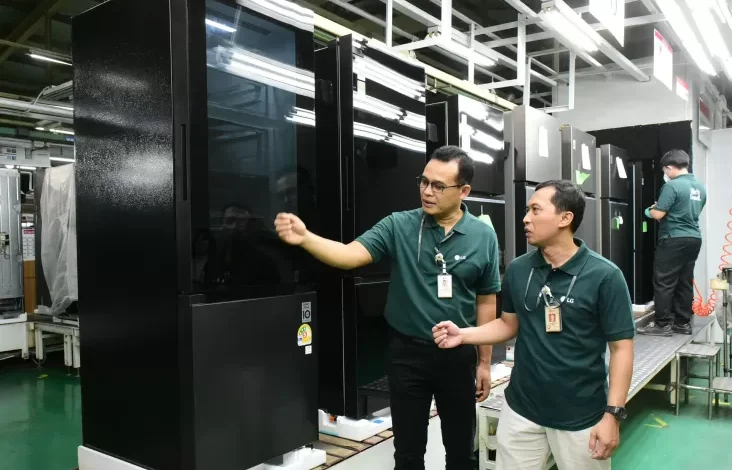 LG Mulai Produksi Kulkas Premium InstaView Bottom Freezer di area di Indonesia