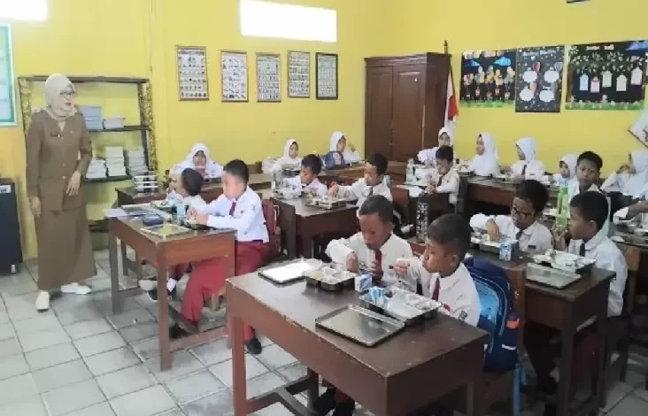 Makan Bergizi Gratis Serentak Dilaksanakan 6 Januari 2024