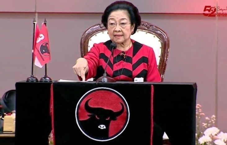 Megawati pada Hadapan Kadernya: Kalau Enggak Cocok Sama PDIP Keluar Aja, Jangan Terus Plintat-plintut