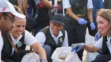 Menteri Hanif Faisol Ajak 8.600 Relawan Bersihkan Sampah Plastik di dalam area Pantai Bali
