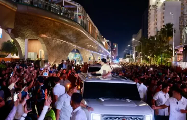 Momen Prabowo Sapa Warga DKI DKI Jakarta di dalam area Bundaran Hotel Indonesia