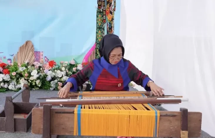 PLN EPI-PLN Daya Gas Dorong UMKM Tenun Samarinda Naik Kelas