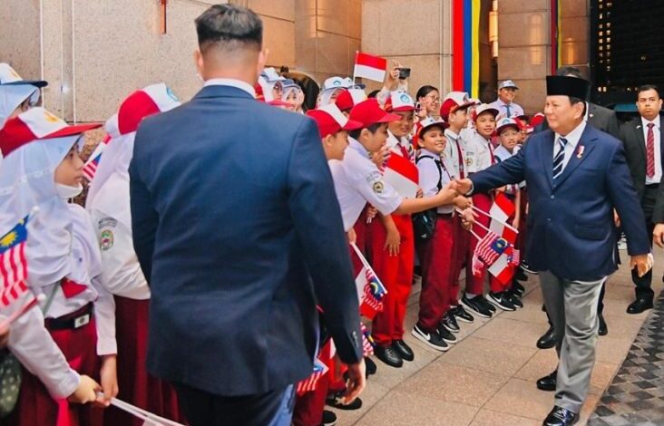 Tiba di area pada Malaysia, Presiden Prabowo Disambut Komunitas juga Pelajar Indonesia