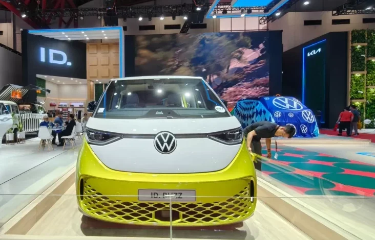 Mobil Listrik Terpanjang juga juga Lebar yang mana Dijual pada IIMS 2025