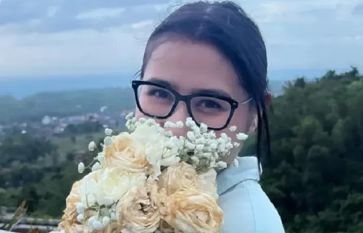 Prilly Latuconsina lalu Omara Esteghlal Segera Nikah? Dapat Bunga Pengantin Angga Yunanda lalu juga Shenina